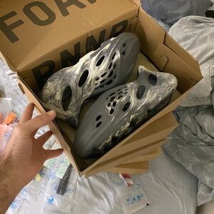 Foam Runners Sz 8 Grey